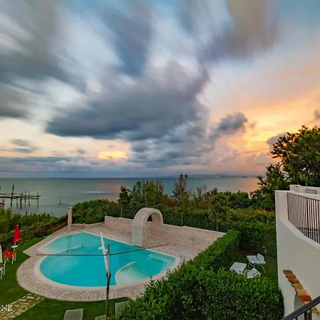 Hotel Baia Delphis 4*