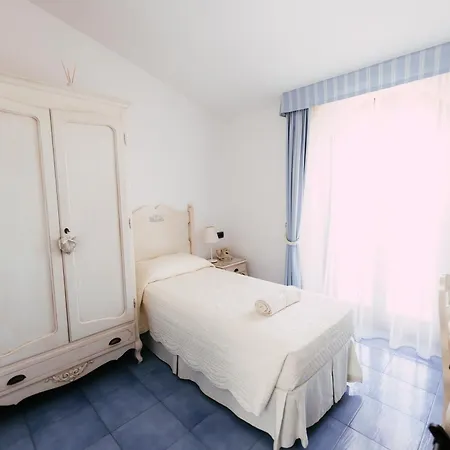 Hotel Baia Delphis 4*