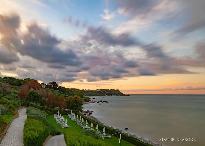 Hotel Baia Delphis 4*