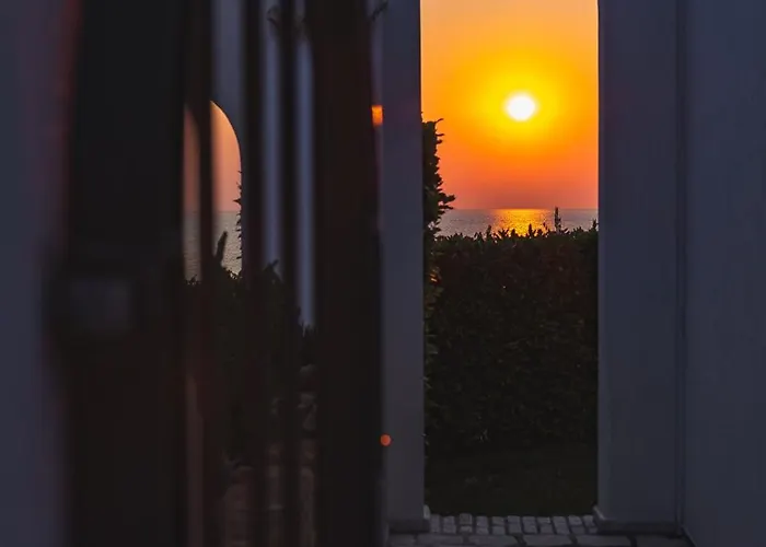 Hotel Baia Delphis 4*