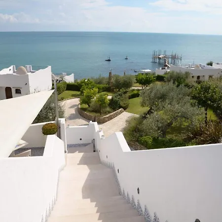 Baia Delphis 4*