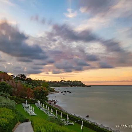 Hotel Baia Delphis 4*