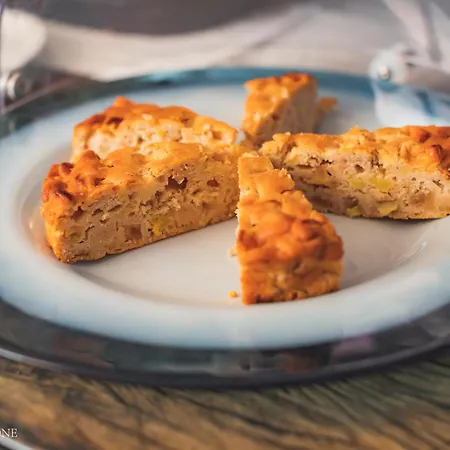 Baia Delphis 바스토