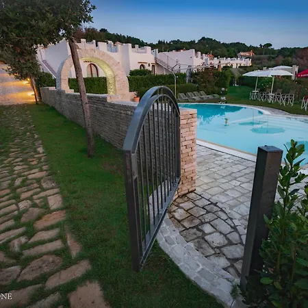 Hotel Baia Delphis 4*