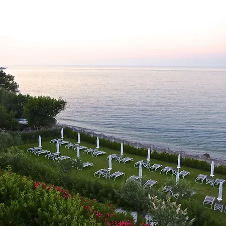 Baia Delphis Hotel 4*