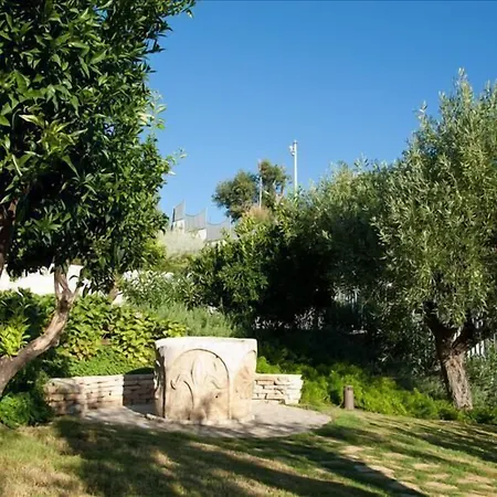 Baia Delphis מלון 4*