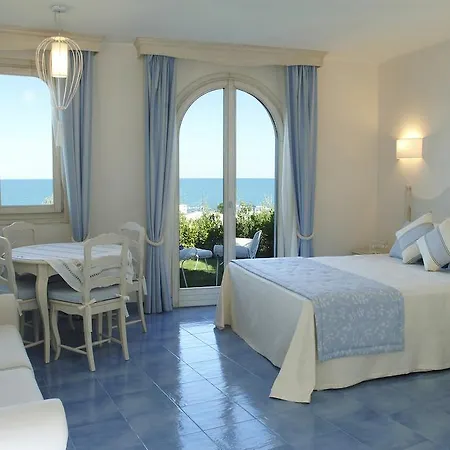 Baia Delphis Hotel 4*