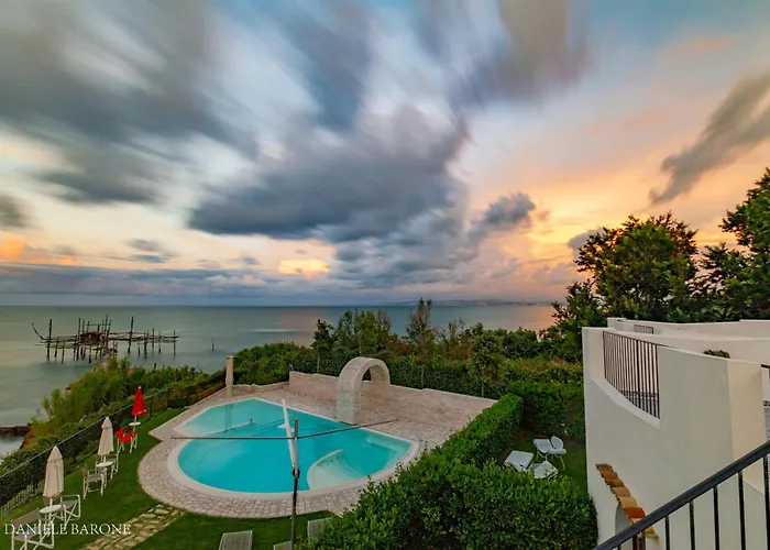 Hotel Baia Delphis 4*