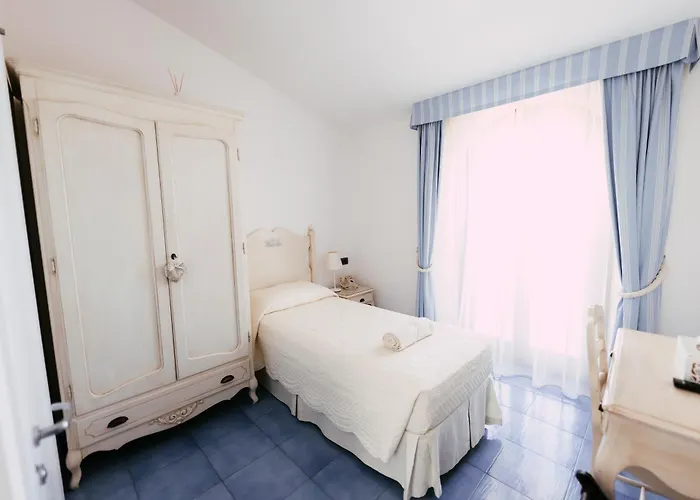 Hotel Baia Delphis 4*