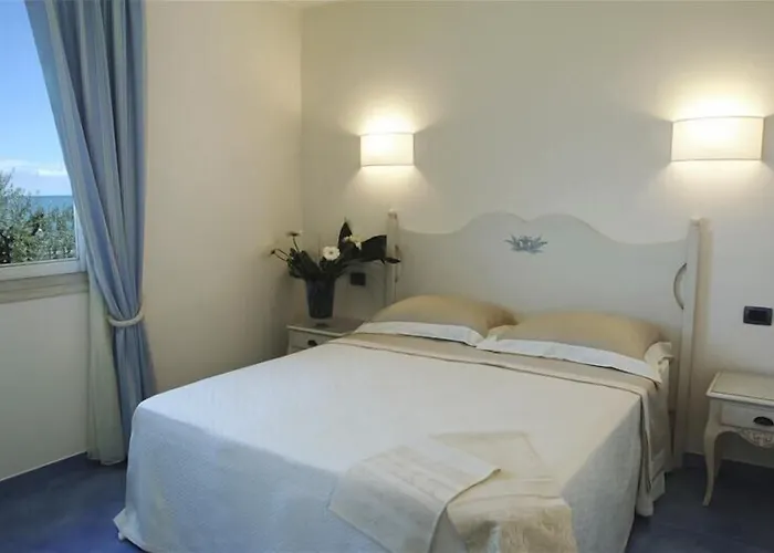 Baia Delphis Hotel 4*